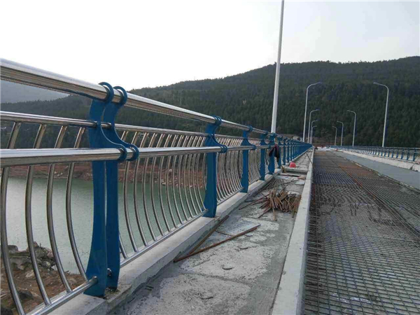 南开不锈钢桥梁护栏的特点及其在桥梁安全中的重要作用